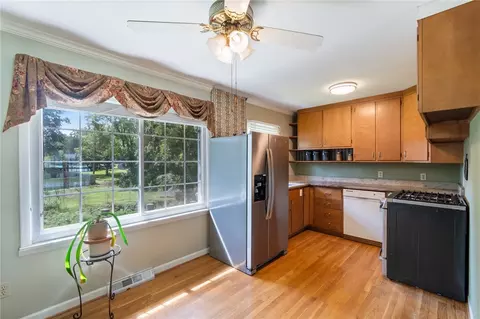 Kitchen - 12 Brooktree Dr, Perinton, NY 14526 photo 2 of 4
