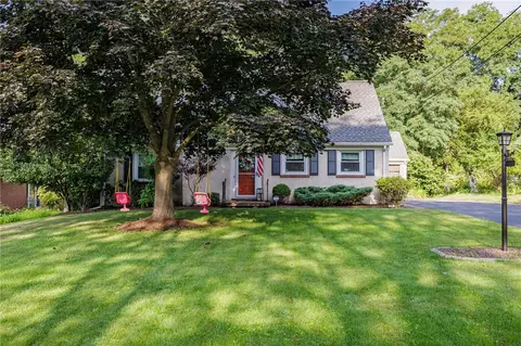 10 Highland Dr, Penfield, NY 14526