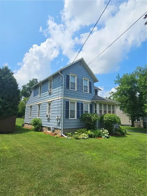18 South Ave, Manchester, NY 14504