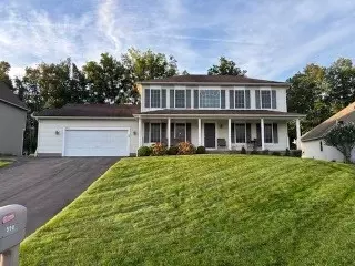 992 Pondbrook Pt, Webster, NY 14580