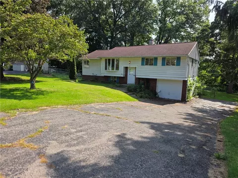 40 Oak Hl, Perinton, NY 14526