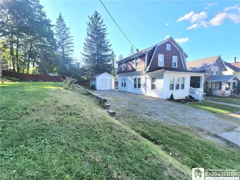 26 Hess St, Jamestown, NY 14701
