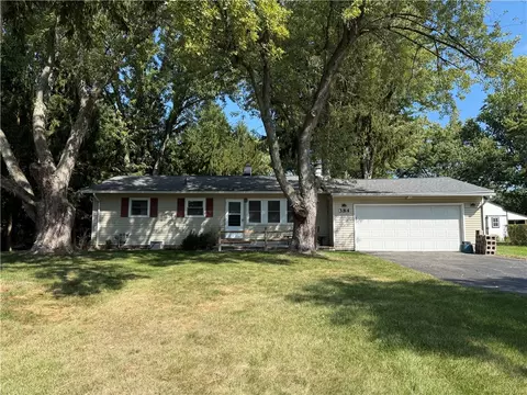 384 Hollybrook Rd, Rochester, NY 14623