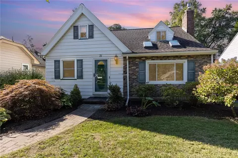 71 Hartsdale Rd, Irondequoit, NY 14622