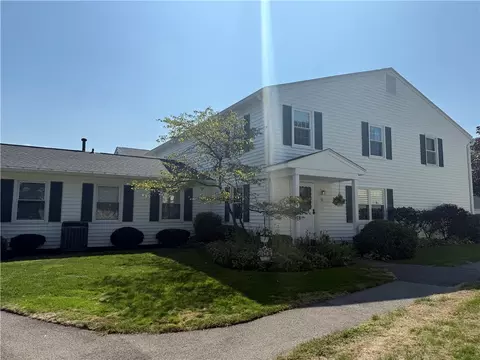 32 Heron Way N, Perinton, NY 14450