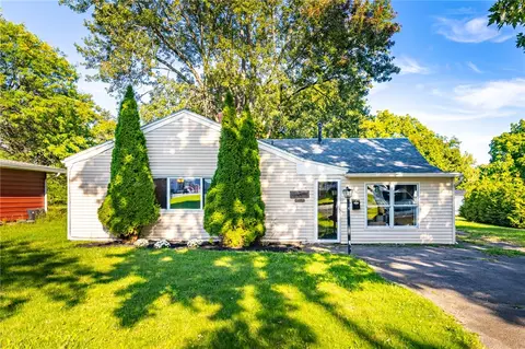 154 Hyde Pkwy, Palmyra, NY 14522