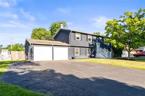 11 Tangerine Way, Gates, NY 14606