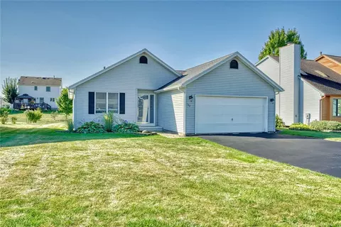 151 Shaemus Dr, Greece, NY 14626