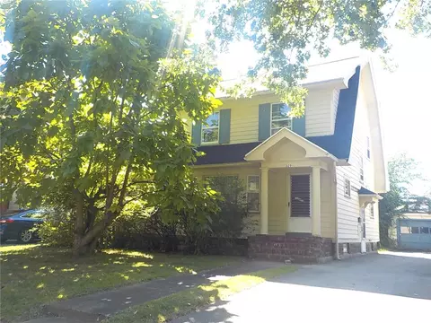 329 Somershire Dr, Irondequoit, NY 14617