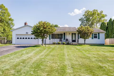 30 Sunset Trl, Perinton, NY 14450