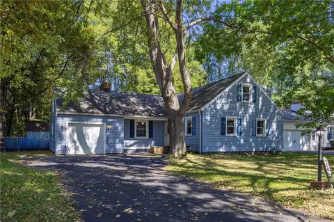 76 Creekwood Dr, Greece, NY 14626