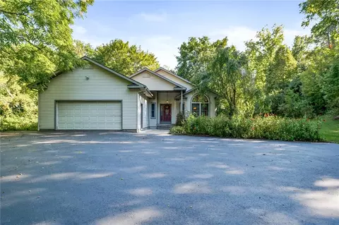 11 Clifton St, Phelps, NY 14532