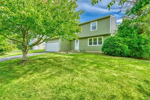 51 Beacon Hills Dr N, Penfield, NY 14526