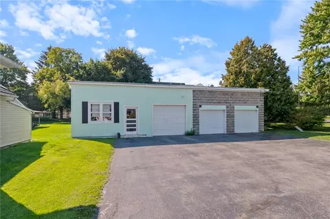 26 Jackson St, Lyons, NY 14489 photo 3