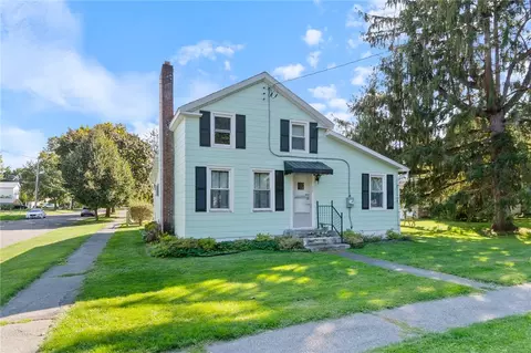 26 Jackson St, Lyons, NY 14489