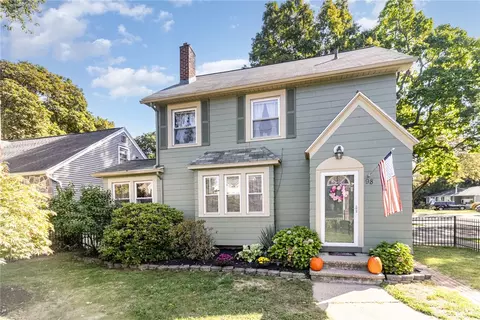 98 Cooper Rd, Irondequoit, NY 14617