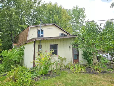 815 Lewiston Rd, Alabama, NY 14013