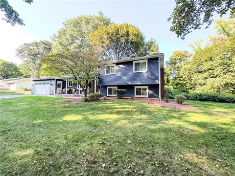 70 Glenridge Ln, Irondequoit, NY 14609
