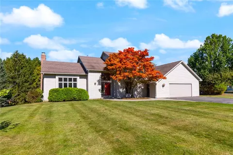 2 Cavendish Pl, Rochester, NY 14625