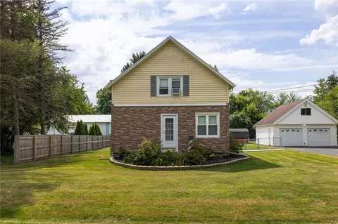 15 Chambers St, Ogden, NY 14559