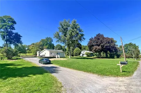 2095 Schilling Rd, Palmyra, NY 14522