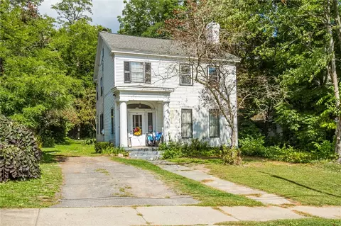 26 Queen St, Lyons, NY 14489 photo 1