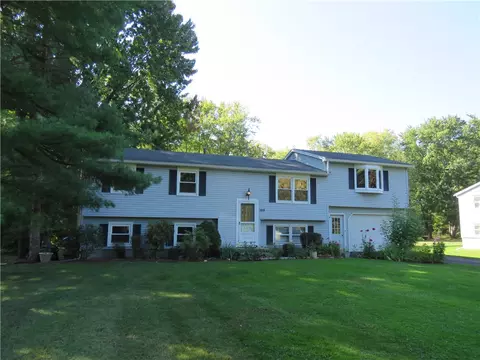 109 Hutchings Rd, Ogden, NY 14624