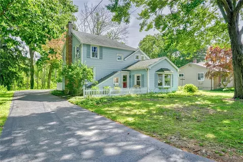 1023 Brown Rd, Irondequoit, NY 14622
