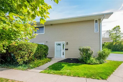 636 Eastbrooke Ln, Rochester, NY 14618