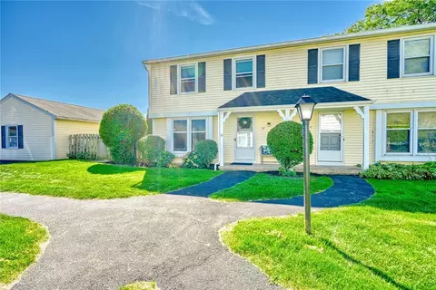 37 Springwood Dr, Webster, NY 14580