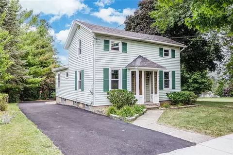 469 S Pearl St, Canandaigua, NY 14424