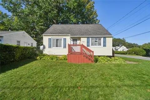 165 Marwood Rd, Greece, NY 14616