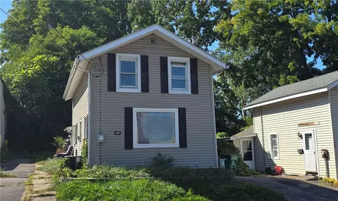 135 William St, Palmyra, NY 14522