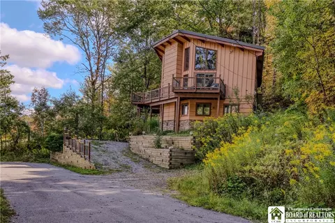 15 Easy St, Ellicottville, NY 14731