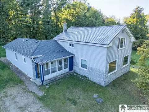 10323 Bradigan Rd, Hanover, NY 14062