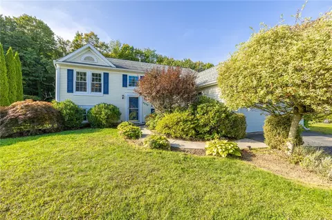 3237 Pine View Dr, Walworth, NY 14568
