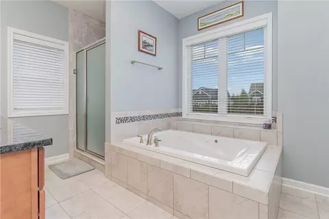 Bath - 619 Pine Lakes Trl, Webster, NY 14580 photo 2 of 4