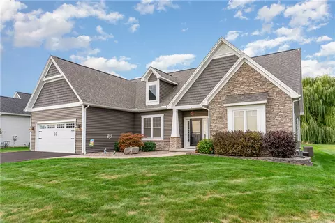 619 Pine Lakes Trl, Webster, NY 14580