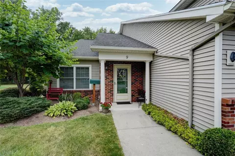 9 Cloister Ln, Webster, NY 14580