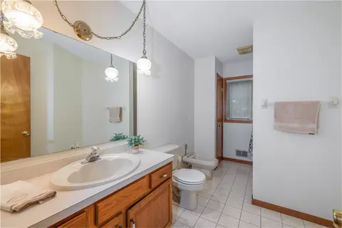 Bath - 85 Endicar Dr, Irondequoit, NY 14622 photo 2 of 3