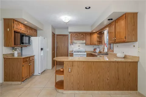Kitchen - 85 Endicar Dr, Irondequoit, NY 14622 photo 3 of 3