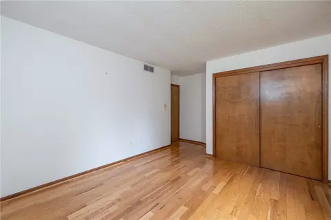 Bedroom - 85 Endicar Dr, Irondequoit, NY 14622 photo 2 of 5