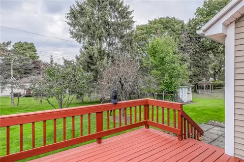 Exterior - 85 Endicar Dr, Irondequoit, NY 14622 photo 5 of 6