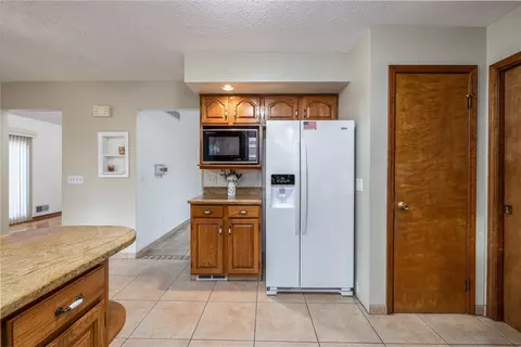 Kitchen - 85 Endicar Dr, Irondequoit, NY 14622 photo 2 of 3