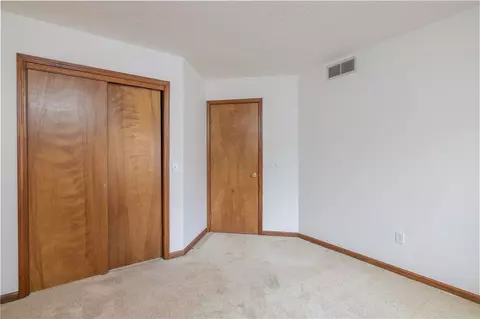 Bedroom - 85 Endicar Dr, Irondequoit, NY 14622 photo 4 of 5