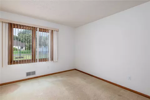 Bedroom - 85 Endicar Dr, Irondequoit, NY 14622 photo 3 of 5