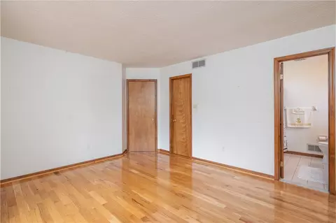 Bedroom - 85 Endicar Dr, Irondequoit, NY 14622 photo 5 of 5