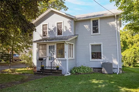 54 Wolcott St, Le Roy, NY 14482