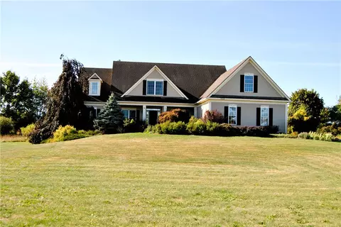 7626 Bromley Rd, Honeoye Falls, NY 14472