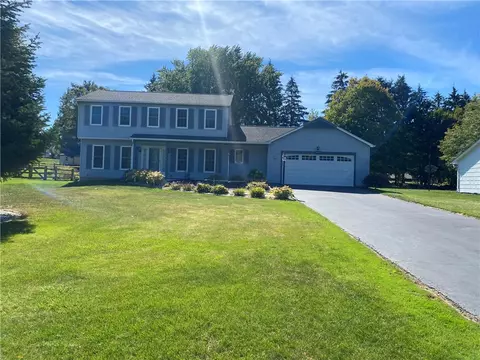 1625 Bridgeboro Dr, Webster, NY 14580